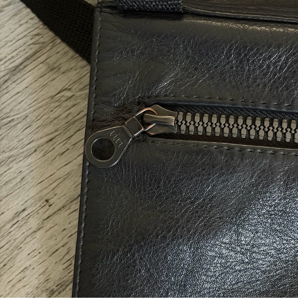 Adriana Caras Minimalist Black Crossbody Leather Shoulder Bag Riri Zippers - Picture 4 of 6